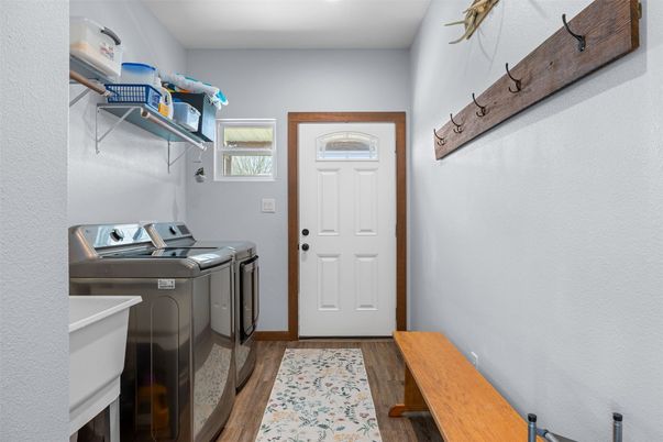 Interior, Washer, Wood Texture Flooring
