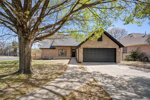 Attached, Exterior, Facade, Brick Facade, Ranch