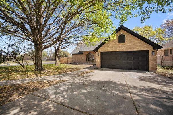 Attached, Exterior, Facade, Brick Facade, Ranch