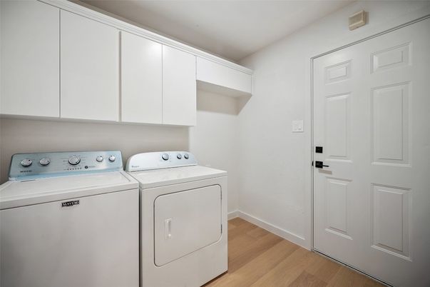 Interior, Utility Closets, Washer, Wood Texture Flooring