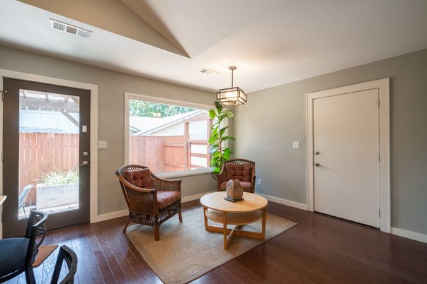 Interior, Pendant Lights, Wood Texture Flooring
