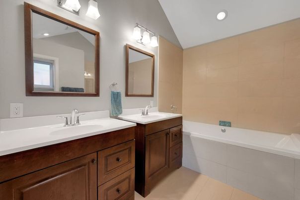 Bathroom, Dual Sink Vanities, Interior, Recessed Lighting