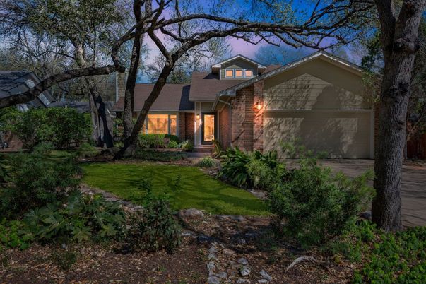 Exterior, Facade, Brick Facade, American Craftsman