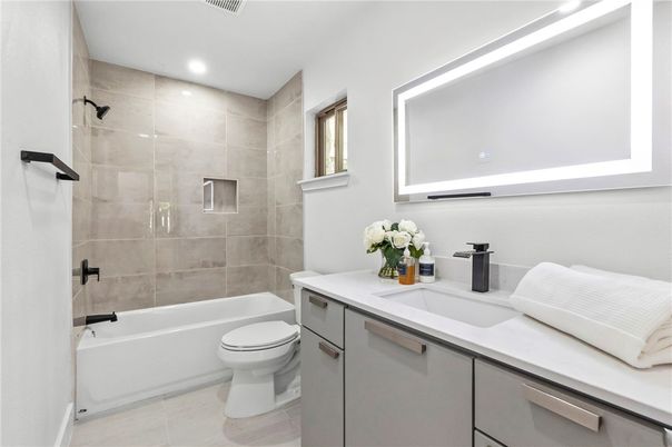 Bathroom, Interior, Recessed Lighting