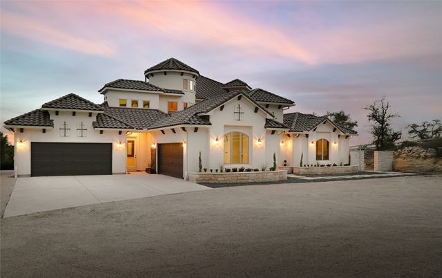 Attached, Exterior, Facade, Mediterranean