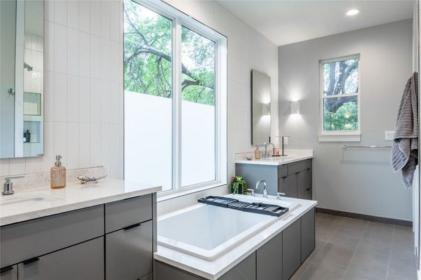 Bathroom, Dual Sink Vanities, Interior, Recessed Lighting
