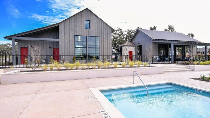 Exterior, Facade, Pool, Farmhouse