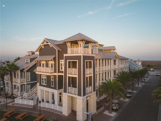 Exterior, Facade, Water, Queen Anne Victorian