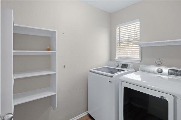 Interior, Washer, Wood Texture Flooring