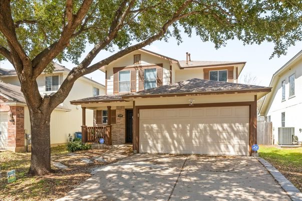 Attached, Exterior, Facade, American Craftsman