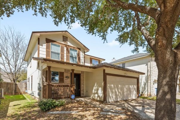 Attached, Exterior, Facade, Modern
