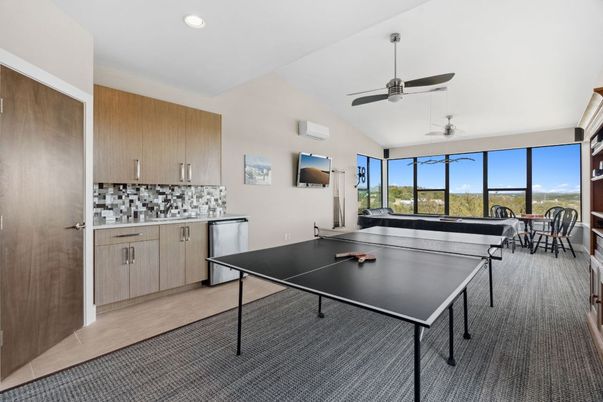 Game Room, Interior, Recessed Lighting