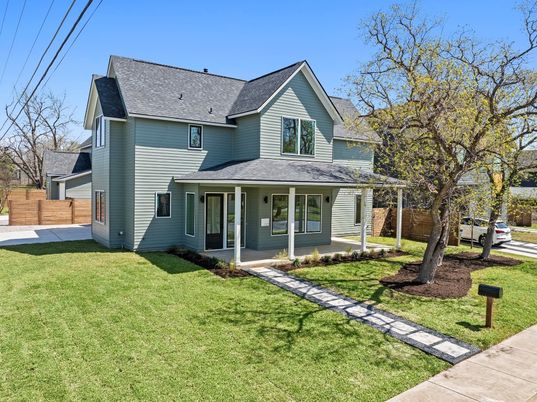 Exterior, Facade, Farmhouse