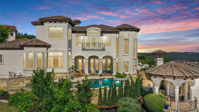 Exterior, Facade, Pool, Mediterranean