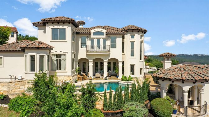 Exterior, Facade, Pool, Mediterranean