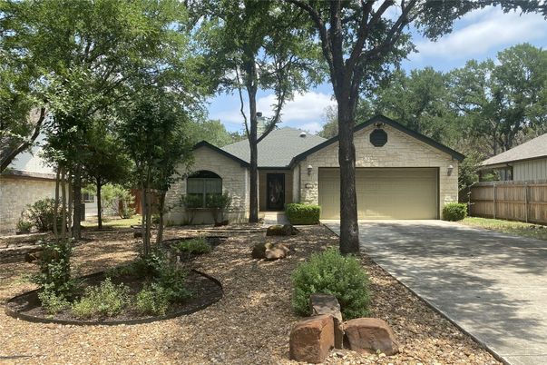 Attached, Backyard, Exterior, Facade, Brick Facade, Ranch