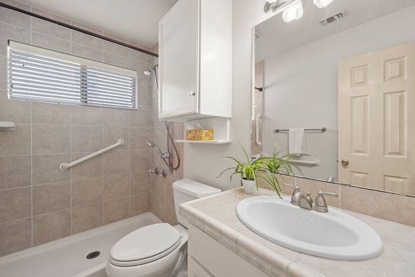 Bathroom, Interior, Tile Countertops