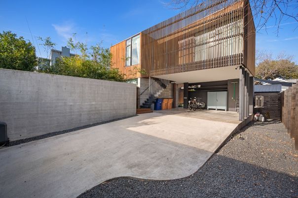 Exterior, Facade, Modern