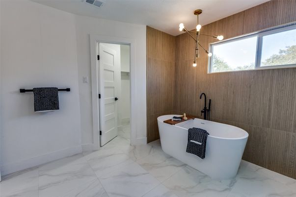 Bathroom, Free Standing Baths, Interior, Marble, Pendant Lights
