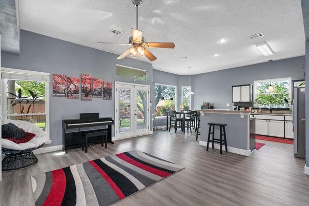 Dining room, Interior, Kitchen, Piano, Recessed Lighting, Wood Texture Flooring