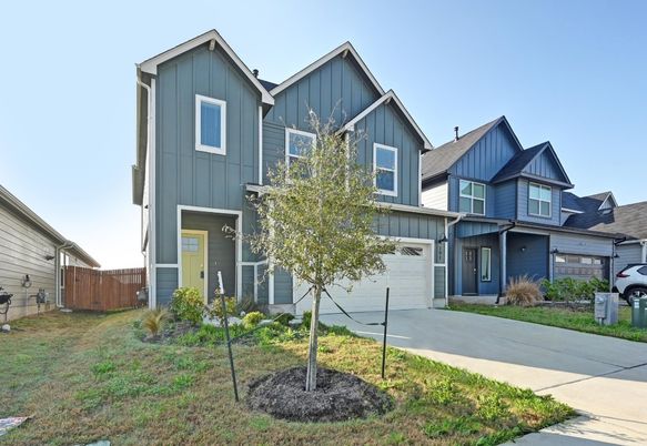 Attached, Exterior, Facade, Farmhouse