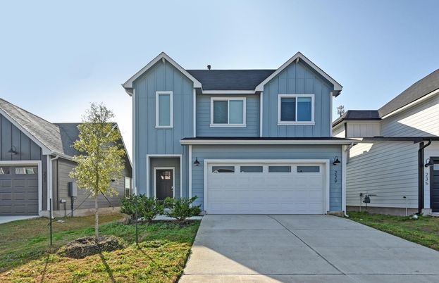 Attached, Exterior, Facade, Farmhouse