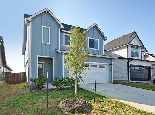 Attached, Exterior, Facade, Farmhouse