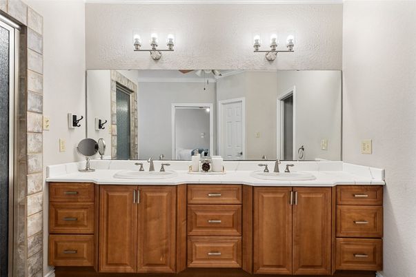 Bathroom, Dual Sink Vanities, Interior
