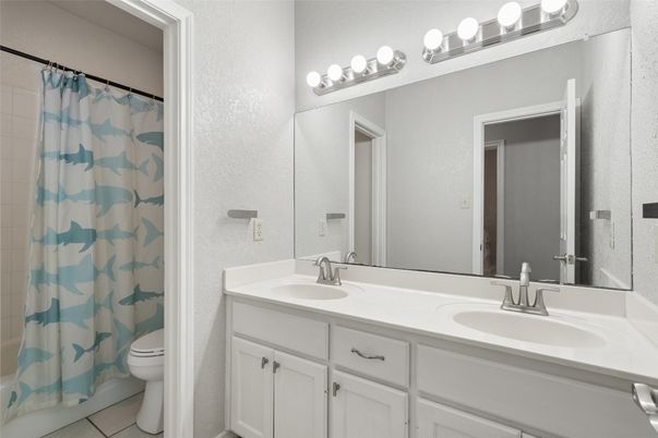 Bathroom, Dual Sink Vanities, Interior