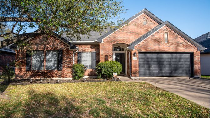 Attached, Exterior, Facade, Brick Facade, Brick Traditional