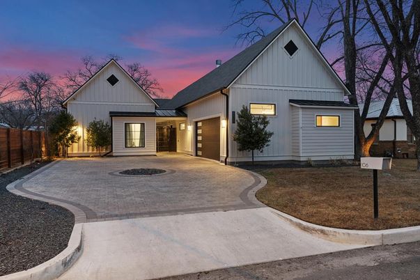 Attached, Exterior, Facade, Farmhouse