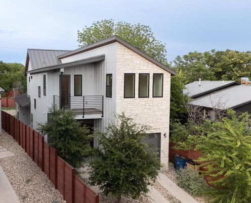 Exterior, Facade, Modern
