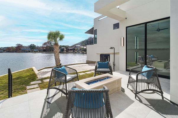 Exterior, Pool, Water
