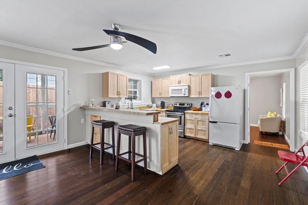 Interior, Kitchen, Recessed Lighting, Wood Texture Flooring