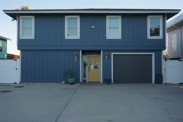Attached, Exterior, Facade, Raised Ranch