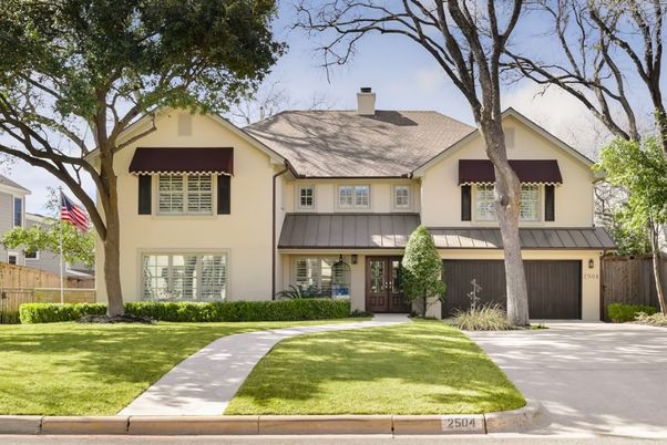 Attached, Exterior, Facade, Farmhouse