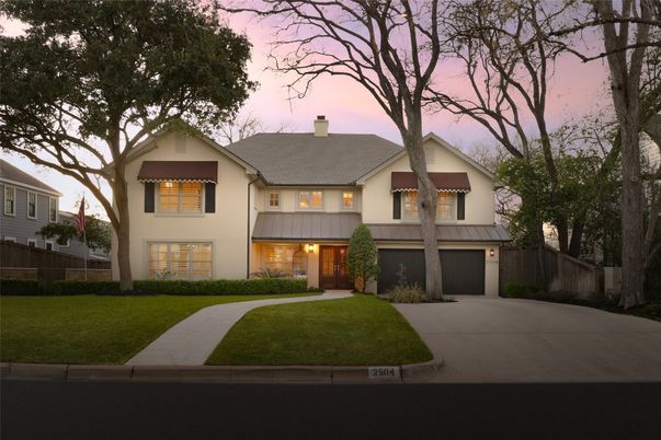 Attached, Exterior, Facade, Farmhouse
