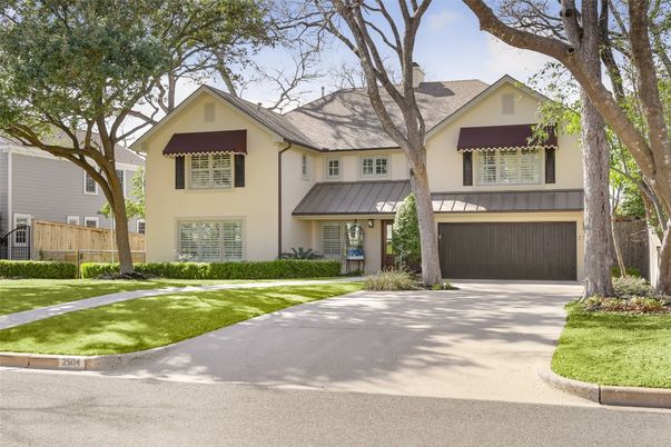 Attached, Exterior, Facade, Farmhouse