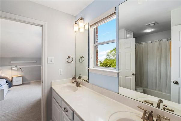 Bathroom, Dual Sink Vanities, Interior, Recessed Lighting