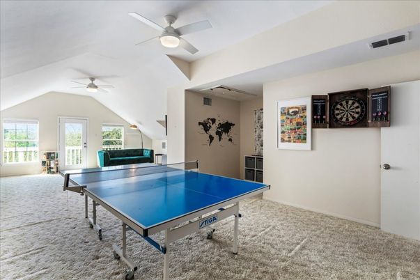 Game Room, Interior