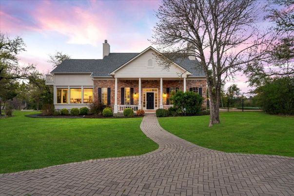 Backyard, Exterior, Facade, Brick Facade, Ranch