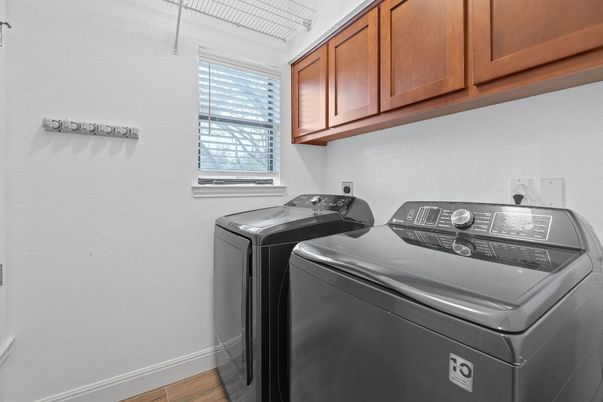 Interior, Washer, Wood Texture Flooring