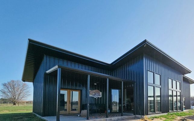 Exterior, Facade, Modern