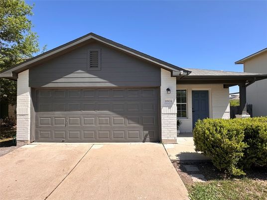 Attached, Exterior, Facade, American Craftsman