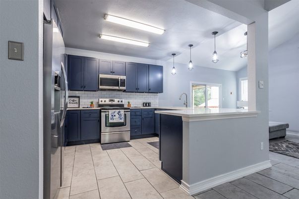Interior, Kitchen, Pendant Lights, Stainless Steel Appliances
