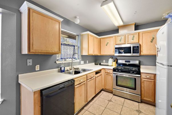 Interior, Kitchen, Stainless Steel Appliances