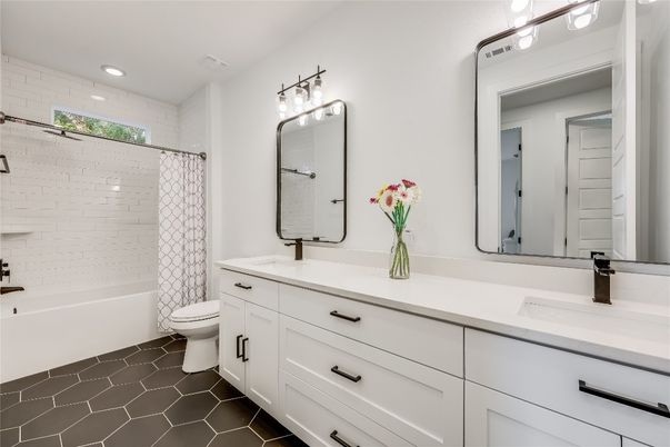Bathroom, Dual Sink Vanities, Interior, Recessed Lighting