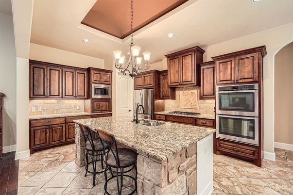 Chandelier, Interior, Kitchen, Recessed Lighting, Stainless Steel Appliances
