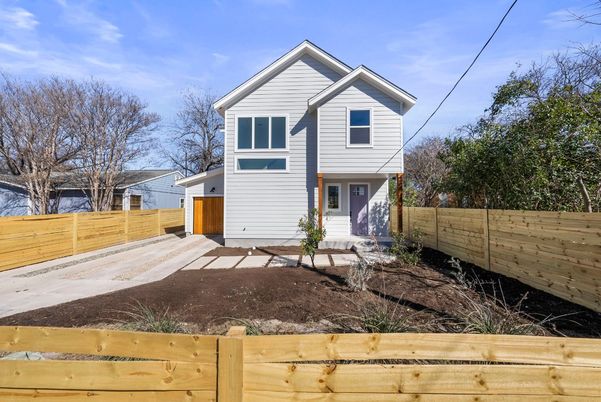 Attached, Exterior, Facade, Farmhouse