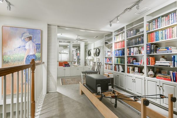 Home Office, Interior